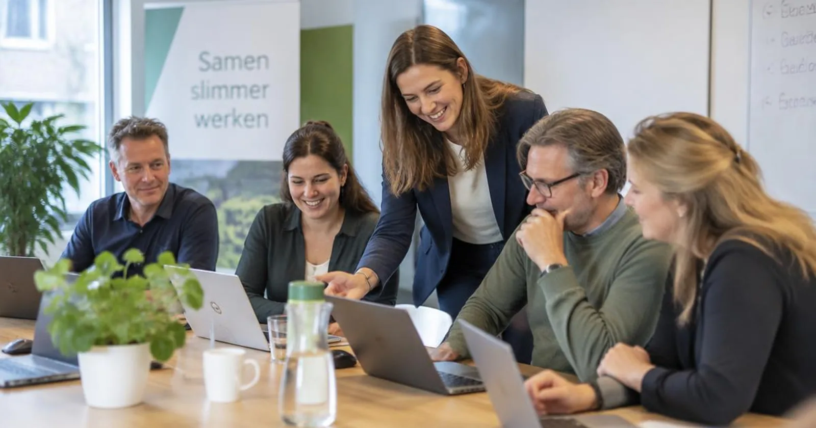 Medewerkers van een MKB-bedrijf volgen samen een praktische AI-training